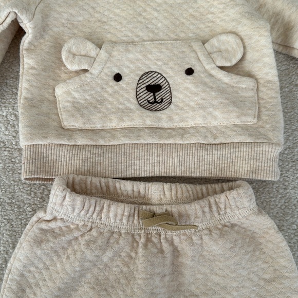 NWOT! Carter’s Newborn Sweatsuit Outfit 🐻 - Picture 2 of 3